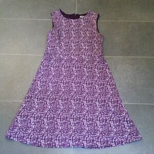 Cute DKNY sleeveless burgundy/white patterned dress, size XS